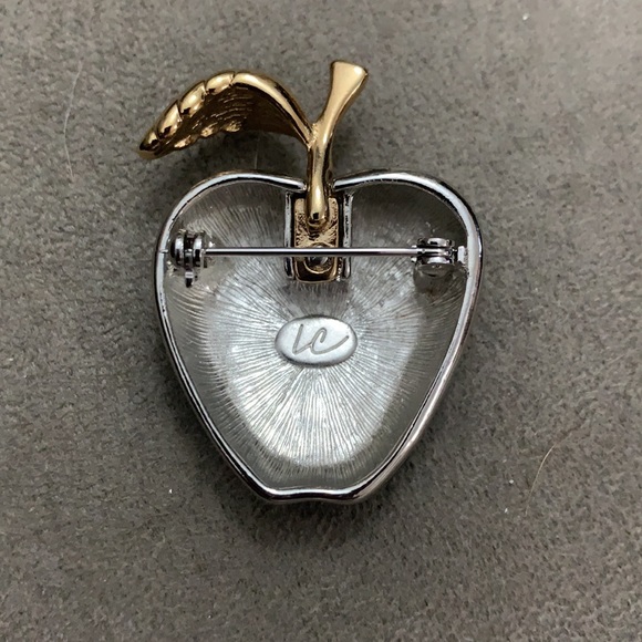 LC Apple 🍎 🍏brooch - Picture 2 of 2